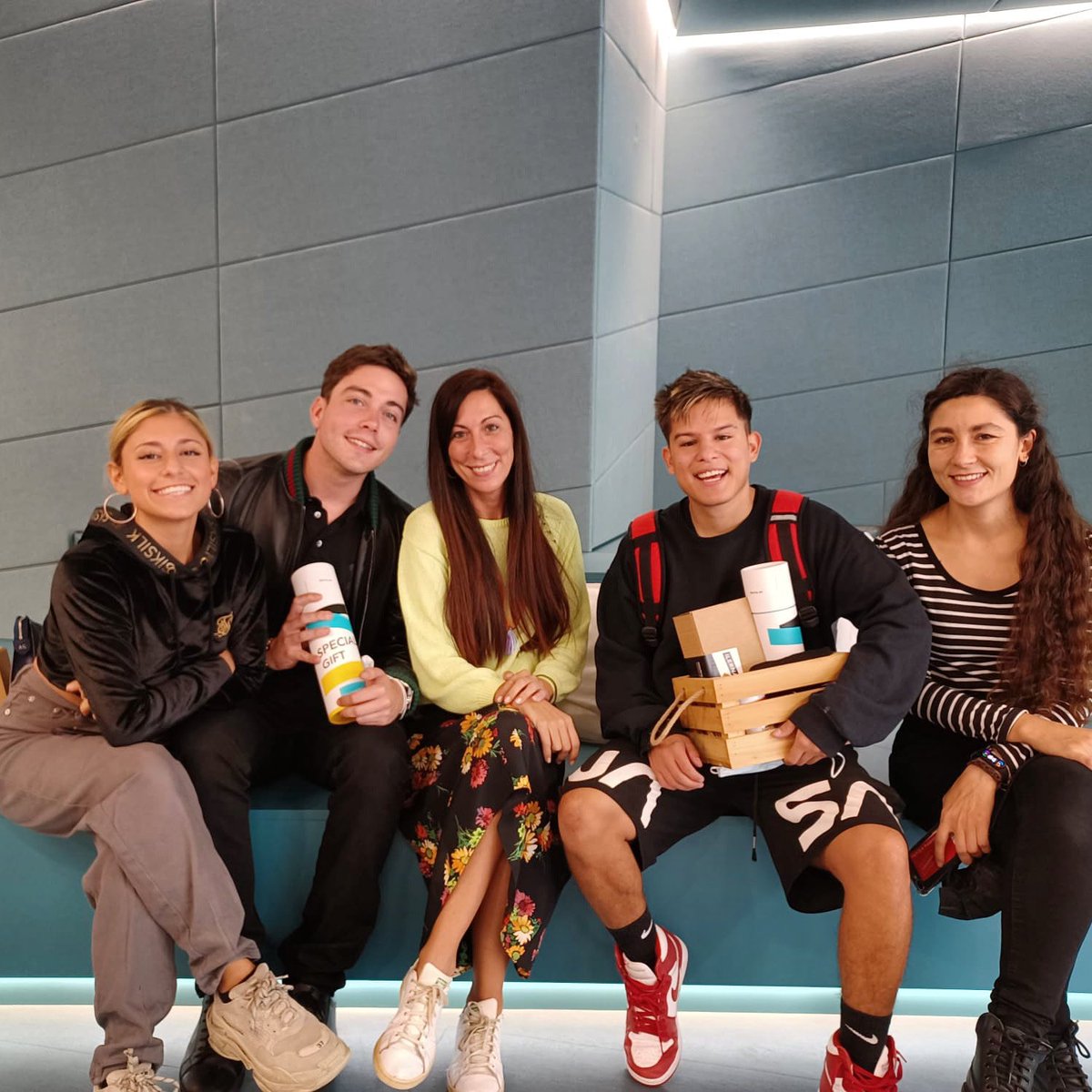 gemmarevill's tweet photo. Campañas con Influencers…pues eran majos!!
Muchas gracias chicos, ha sido un placer vuestra visita a #IlernaMadrid #sinolosconocesyatienesunaedad #marketing #influencer #formación #Fp https://t.co/ugJWdGaJjn