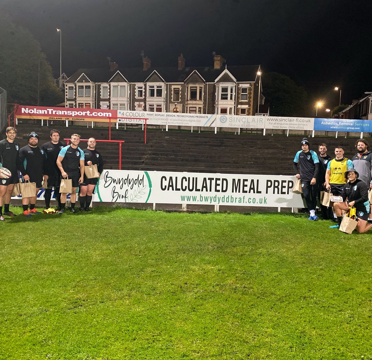 💪🏼 Post training feed for @AberavonRFC 

If you’re part of a sports team, send us a message to discuss meal plan options we can arrange for you.