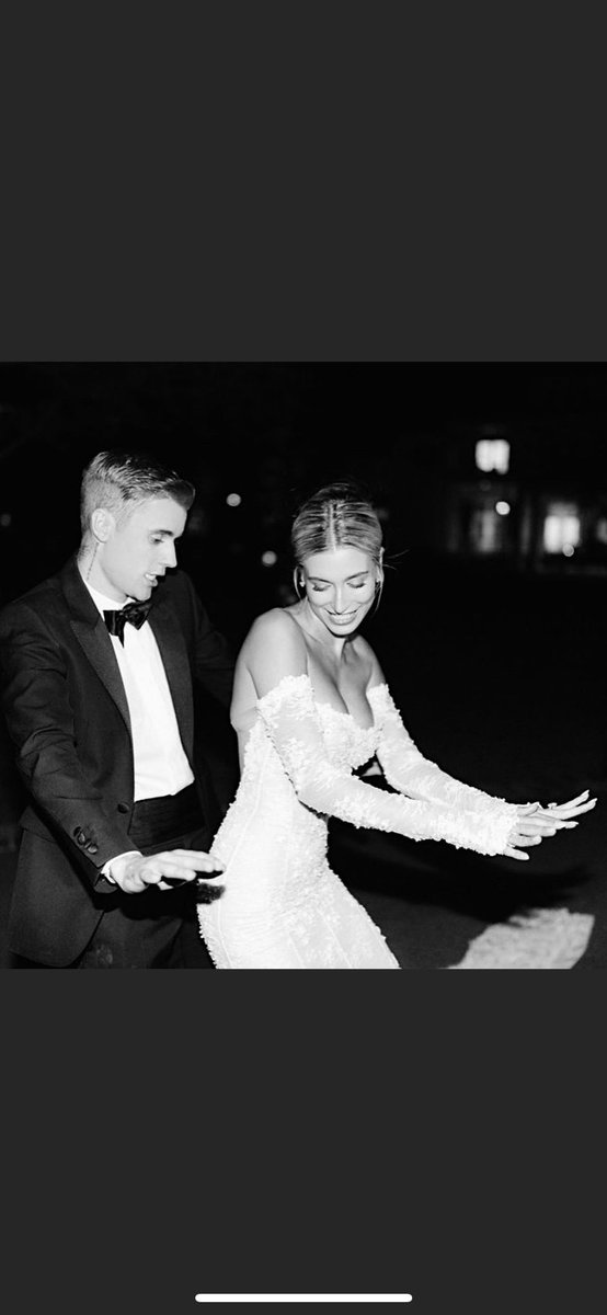 highstreetmx's tweet photo. Happy wedding aniversary to the Biebers 💍💘 https://t.co/m7bz1cGQce