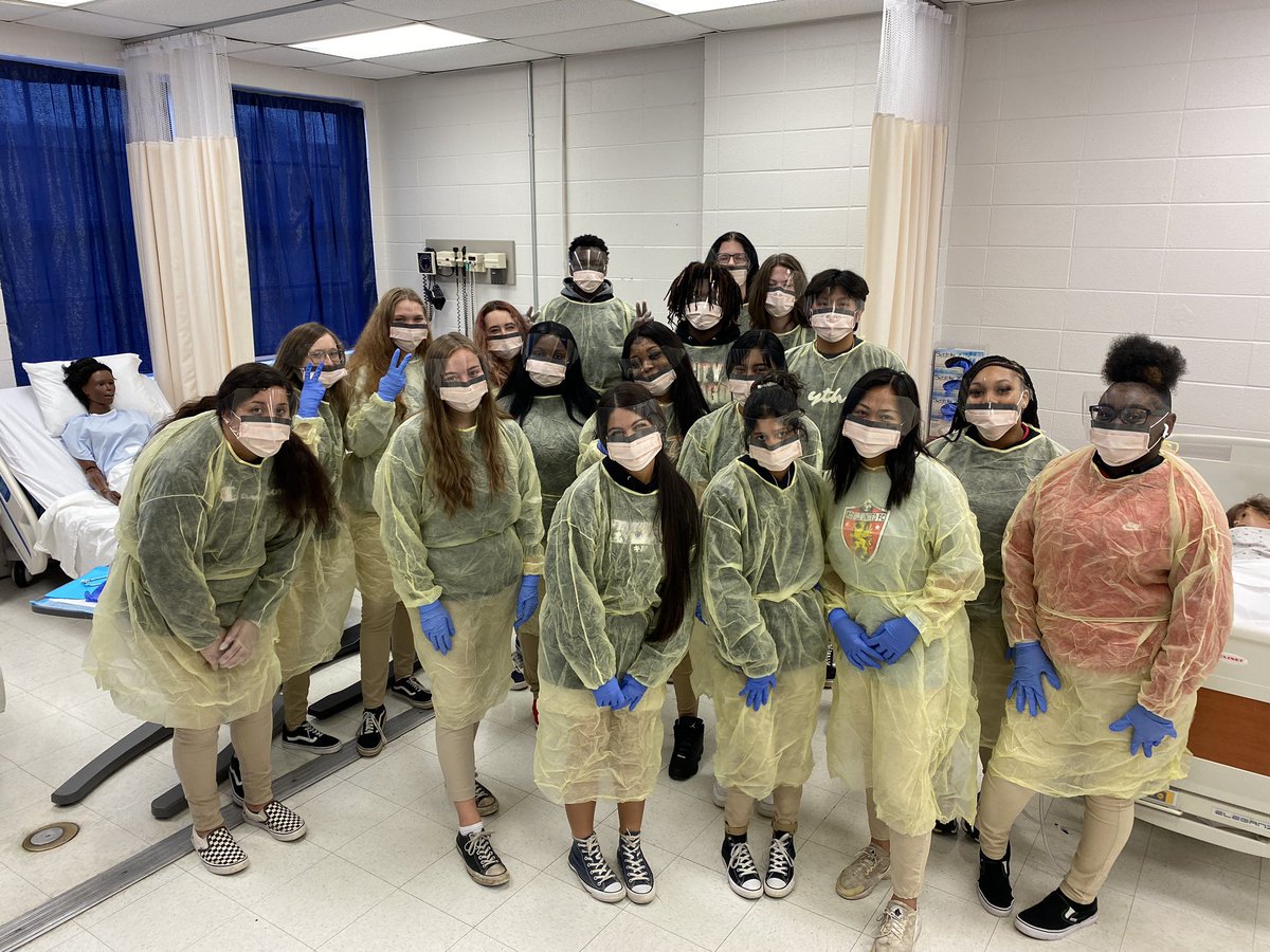 BobcatMedical's tweet photo. Juniors learned how to properly don and doff (put on and take off) PPE today! @THSAcademies @chip_menton @Careertechmob https://t.co/SrsjkGYLPA