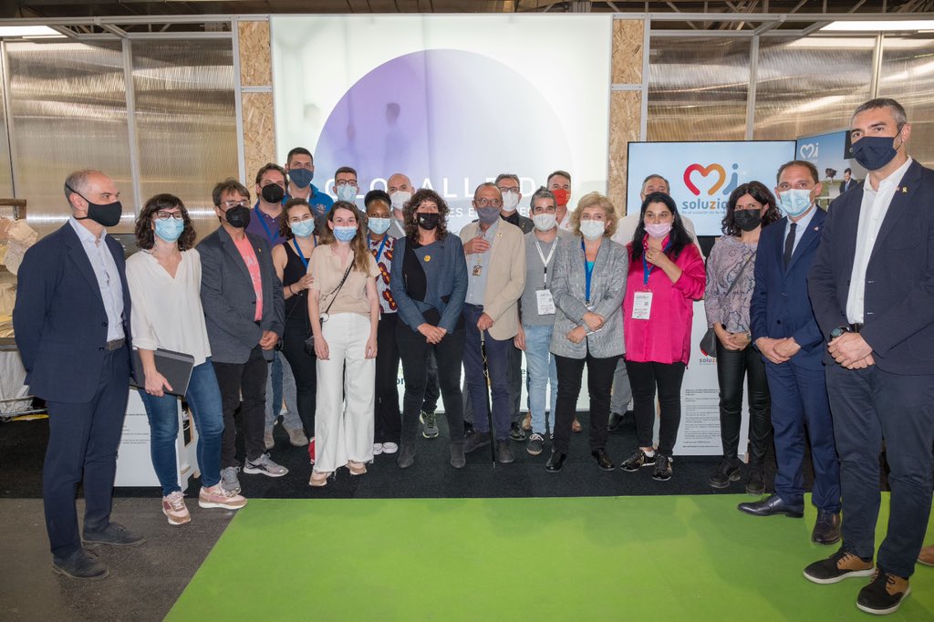 Promo_Economica's tweet photo. 👋🏻 🏛 Visita institucional als emprenedors de la xarxa CEI a l’estand de @GLOBALLEIDA a la #FiraSantMiquel. https://t.co/VGeVhV28aj
