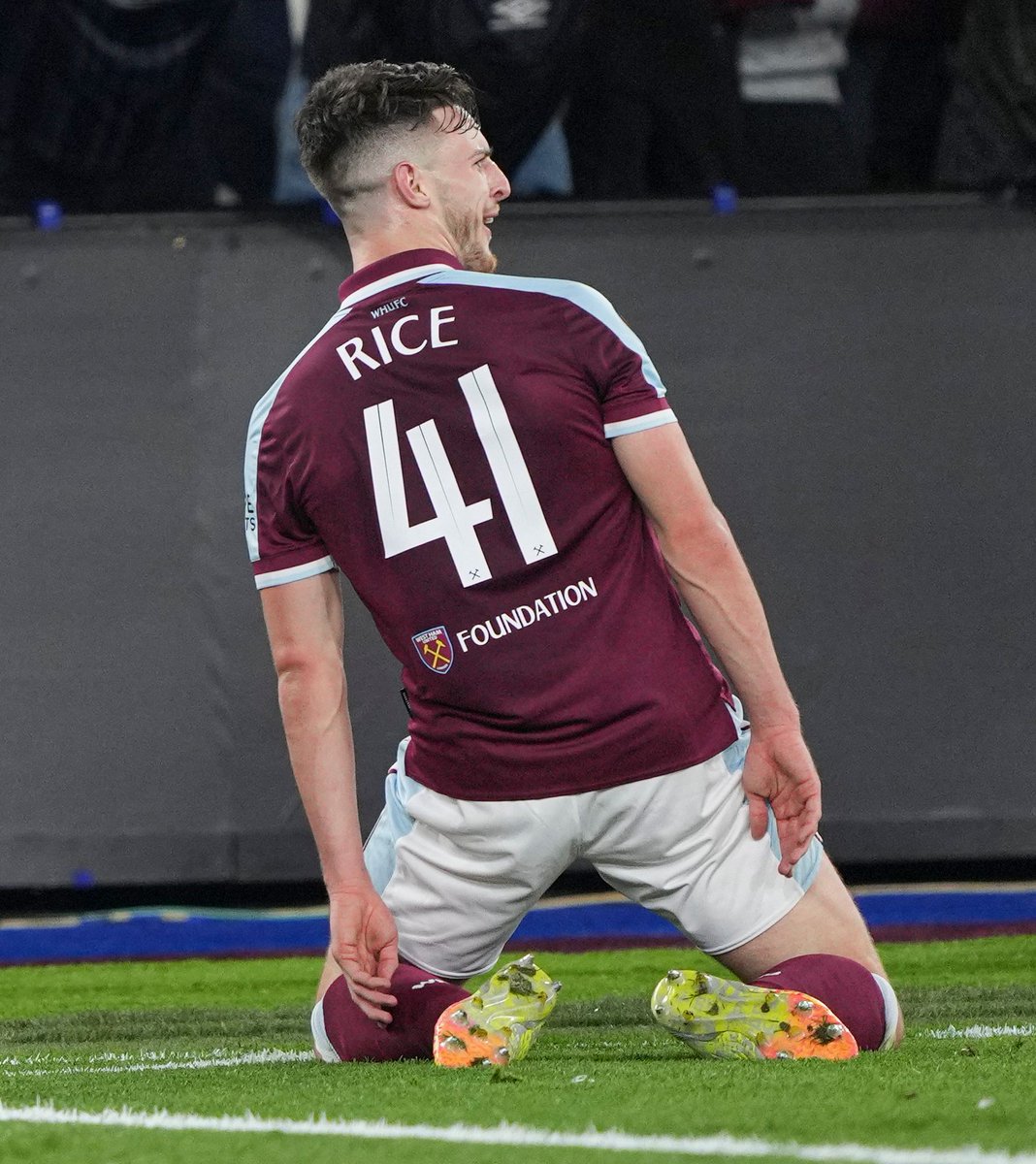Love it, <a href="/_DeclanRice/">Declan Rice</a>! 🙌

#UEL | #WHUSCR