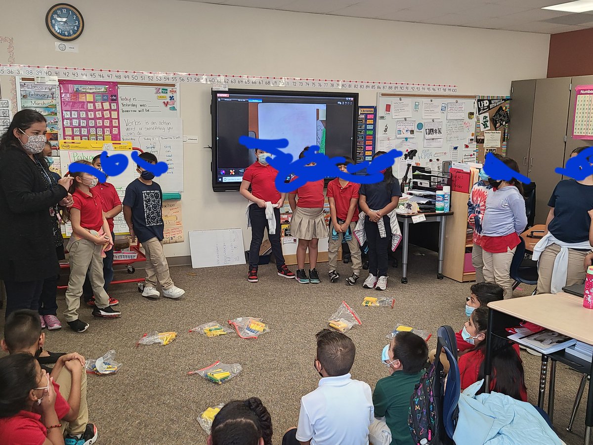 Lblouin9's tweet photo. Ms. Cervantez introduced her multiplication group with a real world example of making groups before practicing with manipulatives! #HighLevelsofLearning #HandsOnPractice @SBEBears @Awharris2016 https://t.co/7Kv6zBKbk2