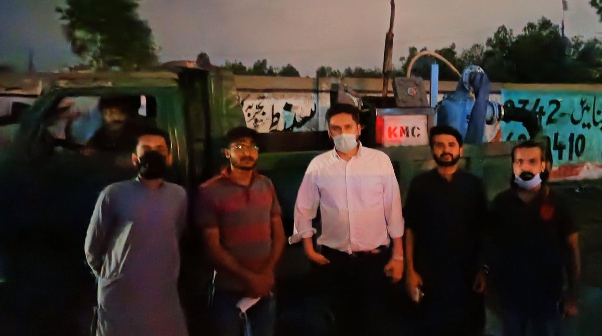 UsamaAwanPSF's tweet image. Visited different areas of #DistrictKorangi with #Administation &amp;amp; @SMoazzamQureshi.Entire municipal staff is on the roads trying their best to attend the situation.
@BBhuttoZardari @murtazawahab1 @TalpurTaimur @ChacharFayaz 

#karachiworks