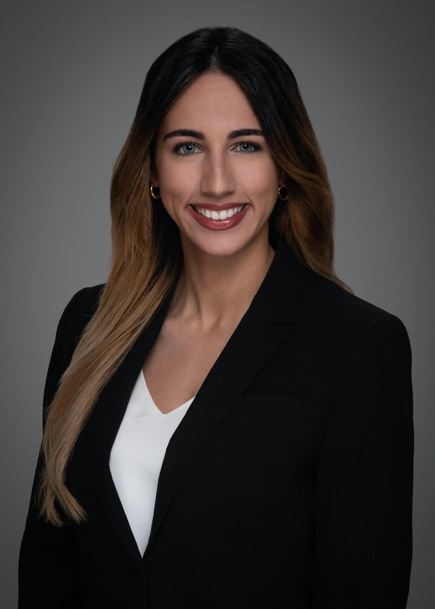 ClaudiaMuns's tweet photo. Hi everyone! My name’s Claudia and I'm incredibly excited to be applying to the #RadiologyMatch2022!  Feeling so grateful to be one step closer to my dream job @FutureRadRes! Doing couples match with the incredible @Biescas_Luis applying to #InternalMedicine 👩🏻‍⚕️👨🏻‍⚕️ https://t.co/WOPo803mac