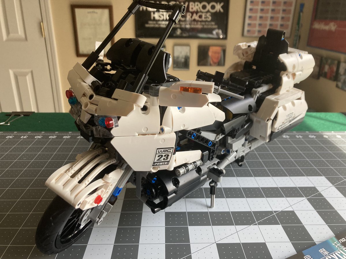 The_NASCARJeff's tweet photo. @MouldKing #23001 @DewitteMetro cycle, yet this has red & blue lights so… @SGTBlueBacon #JeremyDeWitte #LEGO https://t.co/6ZEZxAogZs