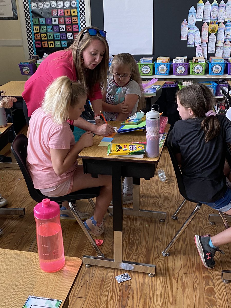 MissBinksClass's tweet photo. @Howard_EES is helping us become code-breakers and teaching us all about nouns, verbs, and adjectives. @EESPrincipal https://t.co/730S6eMKck