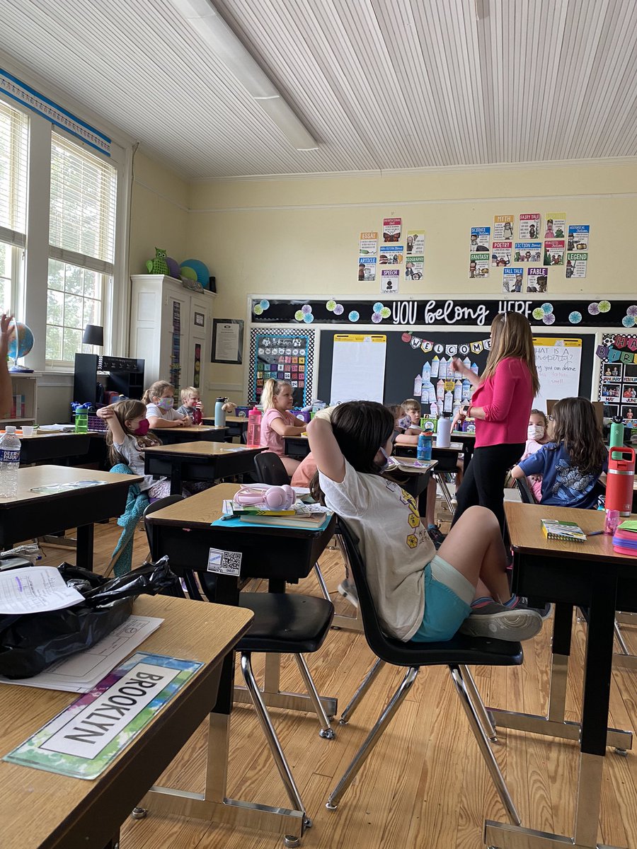 MissBinksClass's tweet photo. @Howard_EES is helping us become code-breakers and teaching us all about nouns, verbs, and adjectives. @EESPrincipal https://t.co/730S6eMKck