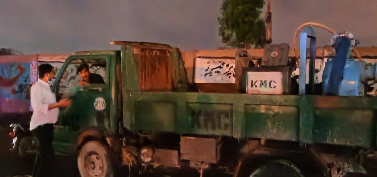 UsamaAwanPSF's tweet image. Visited different areas of #DistrictKorangi with #Administation &amp;amp; @SMoazzamQureshi.Entire municipal staff is on the roads trying their best to attend the situation.
@BBhuttoZardari @murtazawahab1 @TalpurTaimur @ChacharFayaz 

#karachiworks