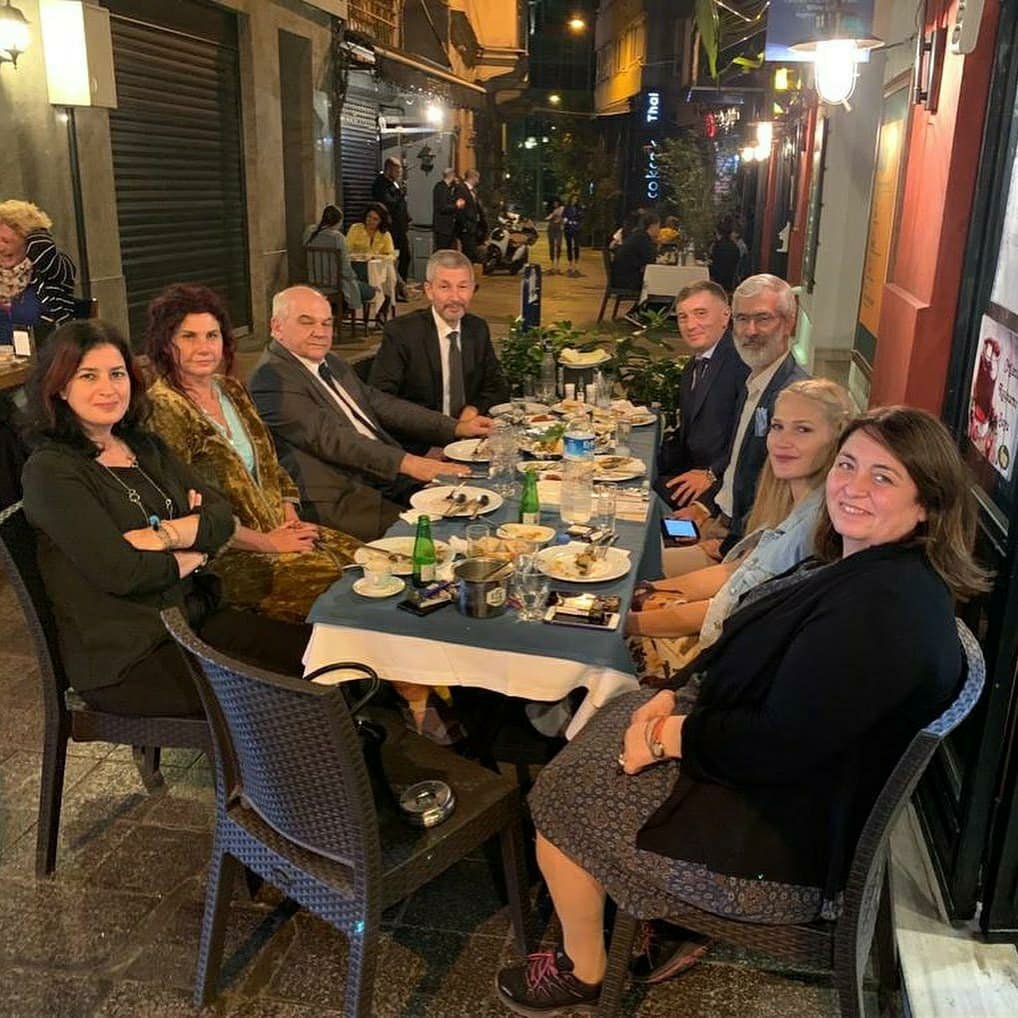 FccnCom's tweet photo. Dostluklarımızın pekiştiği bu güzel buluşma için Adıgey Kültür Bakanı Sn. Yuriy AUTLEV, İKKD Başkanı Yüksel Güneş, sevgili eşi Tesfire Güneş, Başkan Yard. Funda Altıok, Nilhan Aydın ve @kerefyalcin a çok teşekkür ederiz.
.
#ficcin https://t.co/P7nZg1SE6O