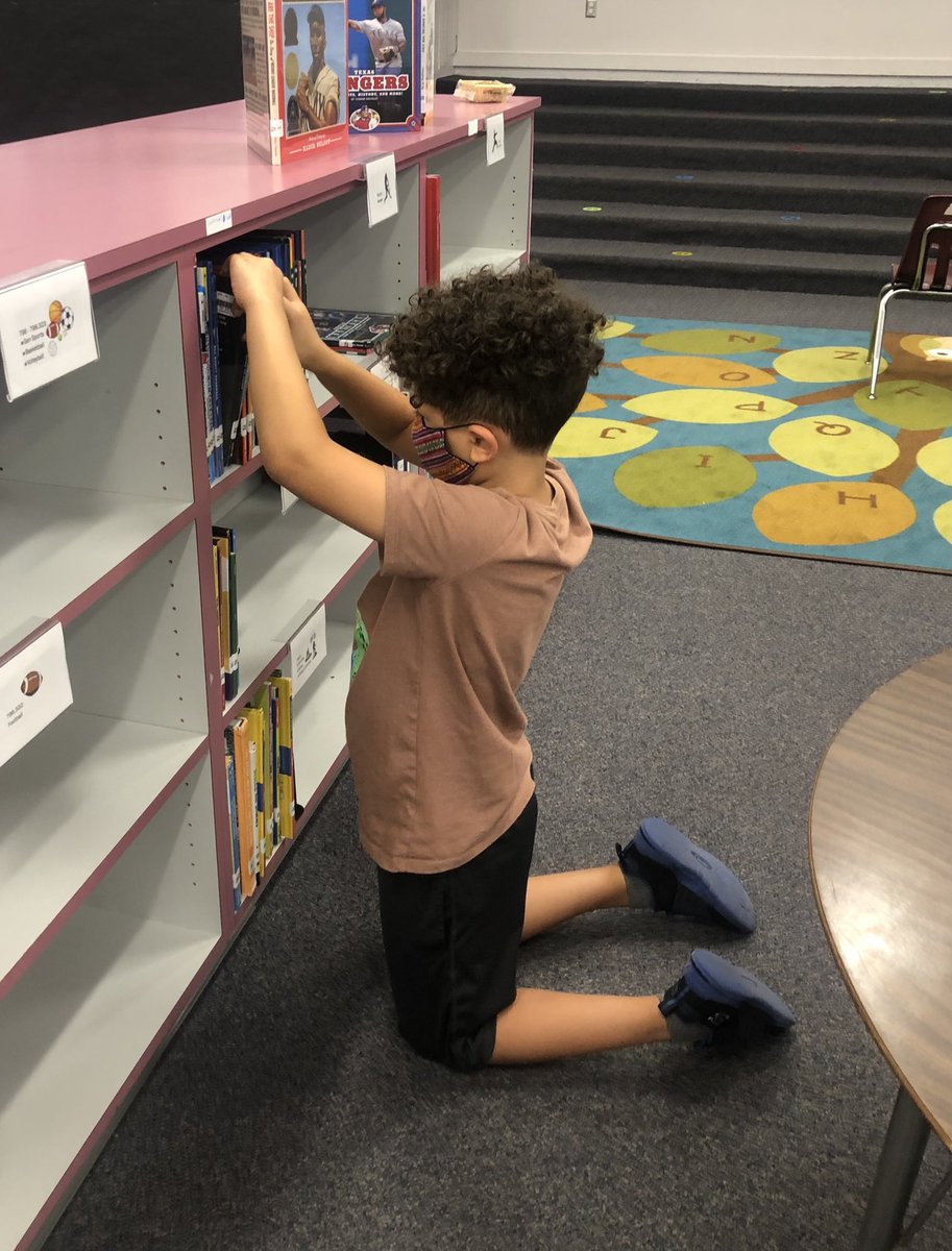 MPSA_Library's tweet photo. At MPSA, students take accountability and ownership of the library. Below is a student who has adopted a shelf and will make sure the books are tidy so that others can easily access the books. @APSLibrarians @MPSArlington #APSLibraries #AdoptAShelf https://t.co/L16nPkC6n4