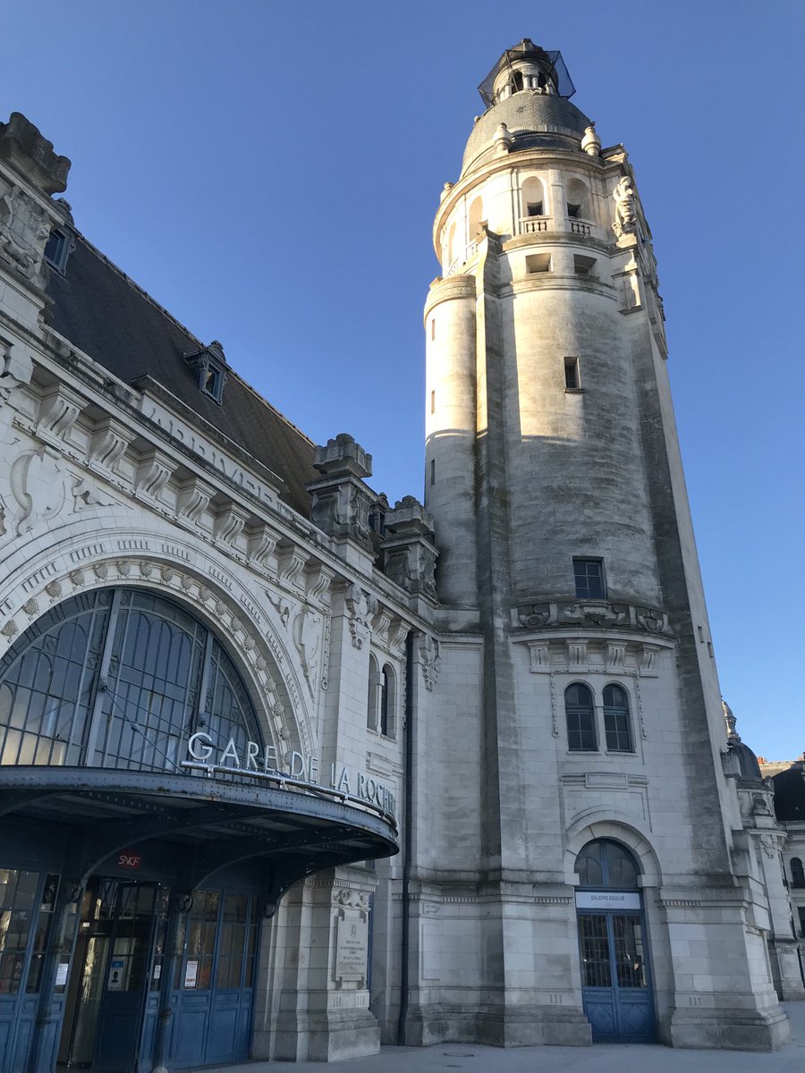 AgnesOgier's tweet photo. Présentation de nos rames TGV-A rénovées à La Rochelle. Un retour aux sources puisqu’elles sont nées dans ce beau et dynamique territoire. Confort et WIFI sont au rendez-vous pour le plaisir de nos clients. ⁦@JFFountaine⁩ https://t.co/SADT7mWaPX