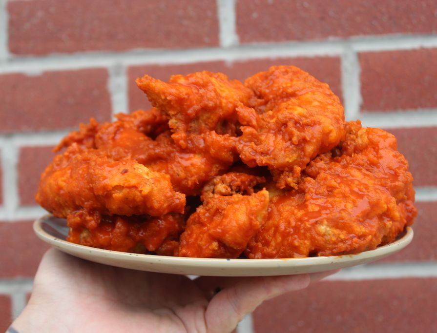 WingsofNewYork's tweet image. A #TenderThursday close up 😋 Do you take yours naked or sauced?

#chickentenders #tenders #buffalo #buffalotenders #sauce