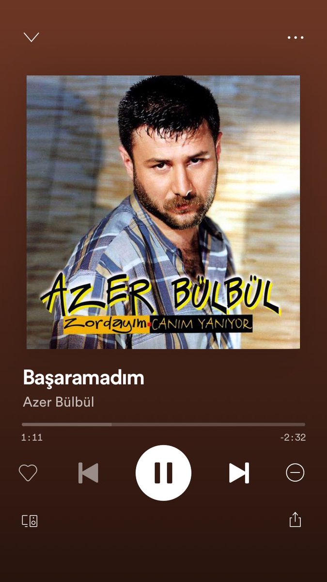 Duraktaki ben     /   dinlediğim şarkı