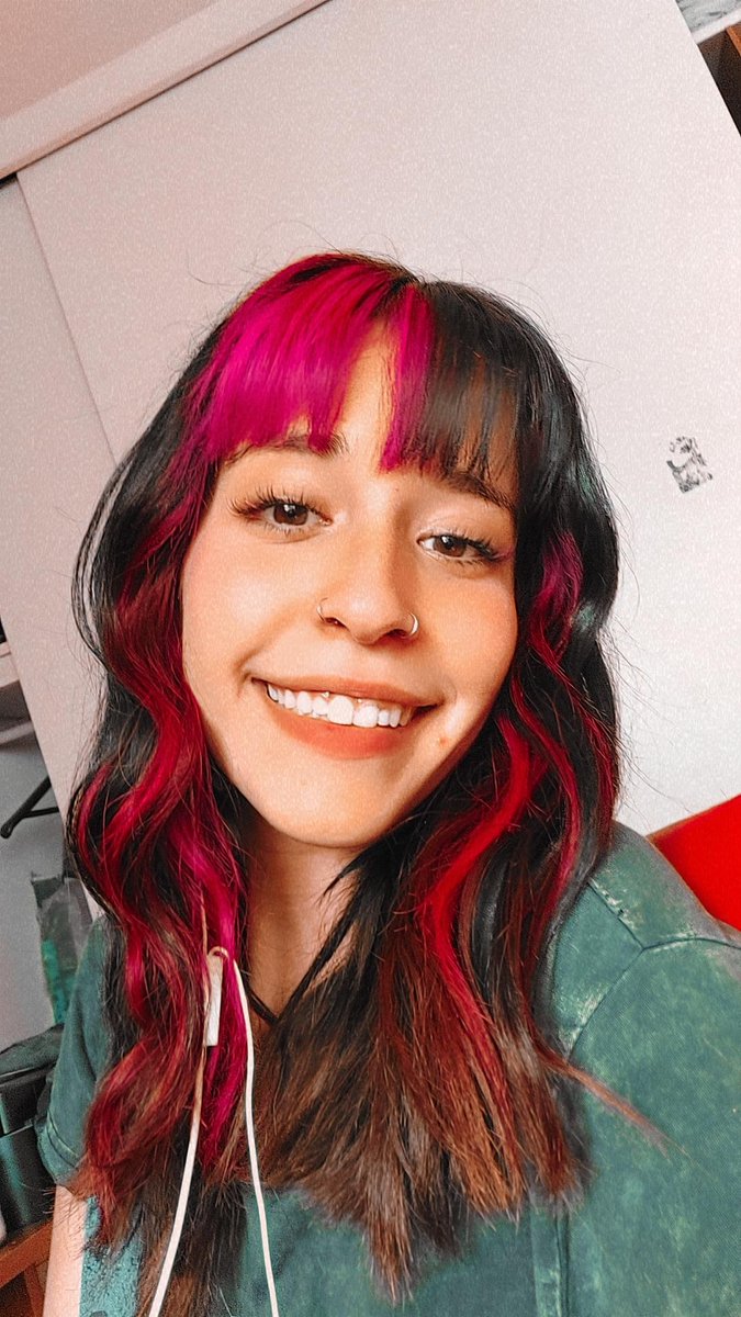 luawalker_'s tweet image. hoy me dejé el pelo sin planchar y me gustó che 🥺