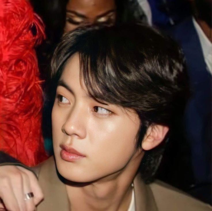 jjksyoongs's tweet image. "Theres no way Kim Seokjin is real" - An Ethereal Thread.