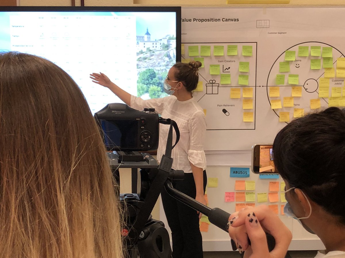 Hoy hemos trabajado la dinámica del hombre/mujer del tiempo, de <a href="/ypdteam/">YPD</a> 
Trabajada en remoto. Con muchos recursos por parte del alumnado. Gran ejecución. Y análisis final con propuestas de mejora.
Seguimos con #teambuilding en #apes_clm #fp_clm antes de comenzar con el proyecto