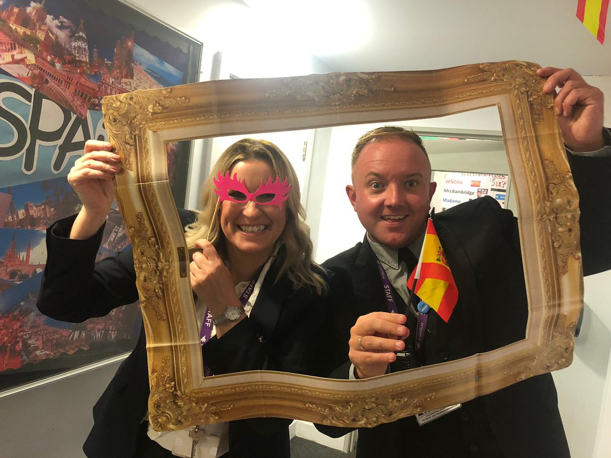 Mrs Sing and Mr Lloyd had a fabulous time in our Spanish photo booth this evening @AcademyStNics @StNicksMFL #Languages #learning #photobooth