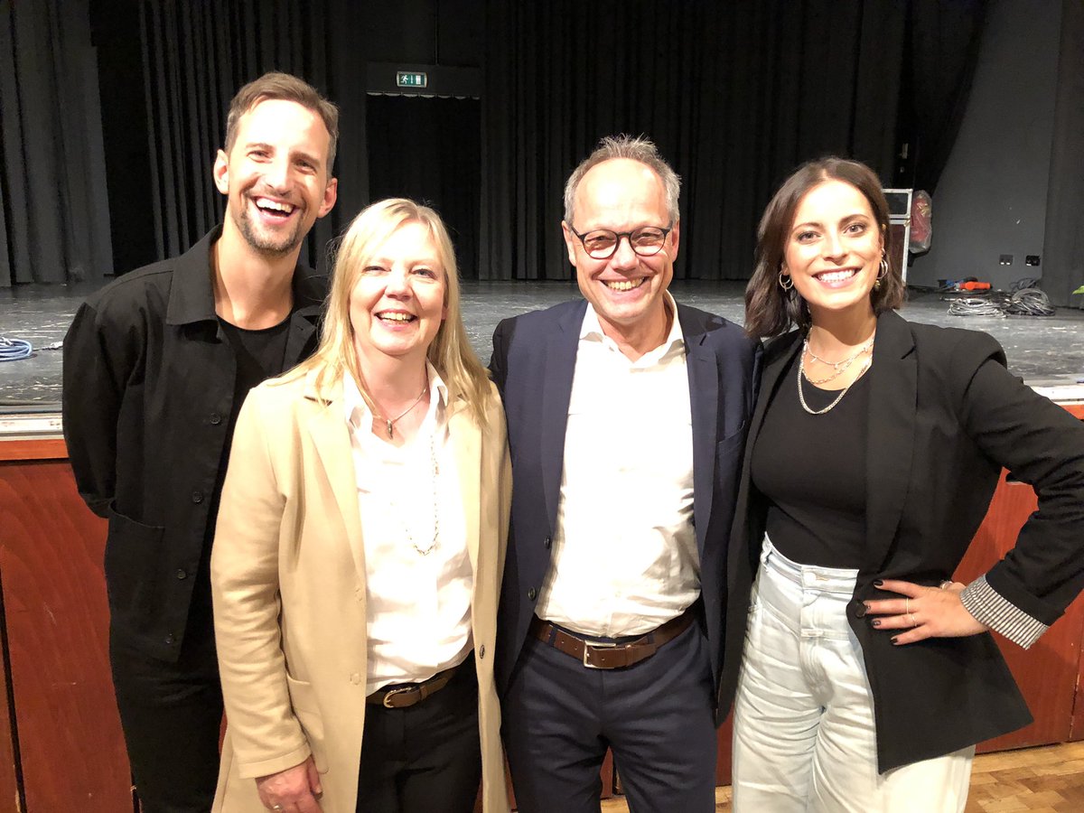 Kai Gniffke (@kaigniffke) on Twitter photo Der Eugen-Bolz-Preis für Zivilcourage an die Band <a href="/Silbermond/">SILBERMOND</a> Endlich wieder Live-Musik mit Stefanie Kloß und Johannes Stolle. Toller Abend in Rottenburg. Der Eugen-Bolz-Preis für Zivilcourage an die Band <a href="/Silbermond/">SILBERMOND</a> Endlich wieder Live-Musik mit Stefanie Kloß und Johannes Stolle. Toller Abend in Rottenburg.