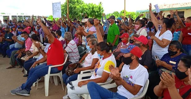 Gerardo4fPsuv's tweet photo. Hoy desde el #EjeDeLaEsperanza, asumiendo el compromiso junto a Marcial Fernández, de hacer de Andrés Bello, uno de los municipios más prósperos y productivos del estado Trujillo.
 
¡Vamos con Marcial, rumbo al municipio comunal y productivo!

¡Nosotros Venceremos! https://t.co/Zc5JesXwJJ