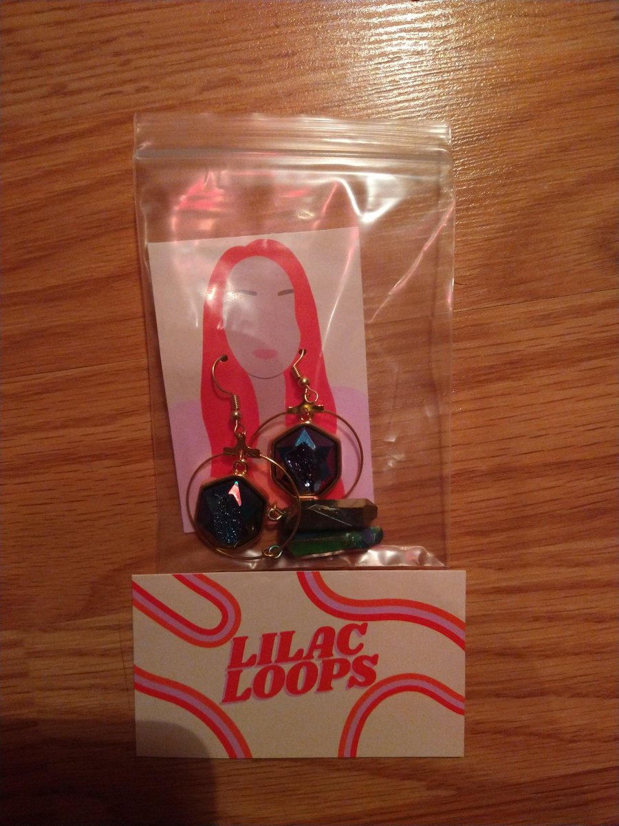 Look how beautiful the earrings I received from @lilacloops are! I have wanted these earrings for soo long and I am excited to finally get them! Thank you so much💙💙