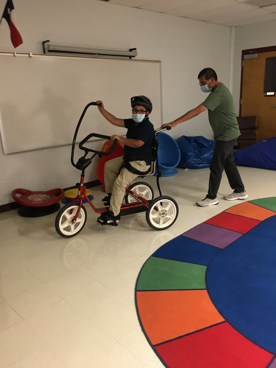 LeeAnna_2013's tweet image. Push or pull?  🤔

We took a trip to the sensory room to wrap up our lesson on forces of motion!💪😆 #LifeInALE  #LearningIsFun #Science @NISDRabaES