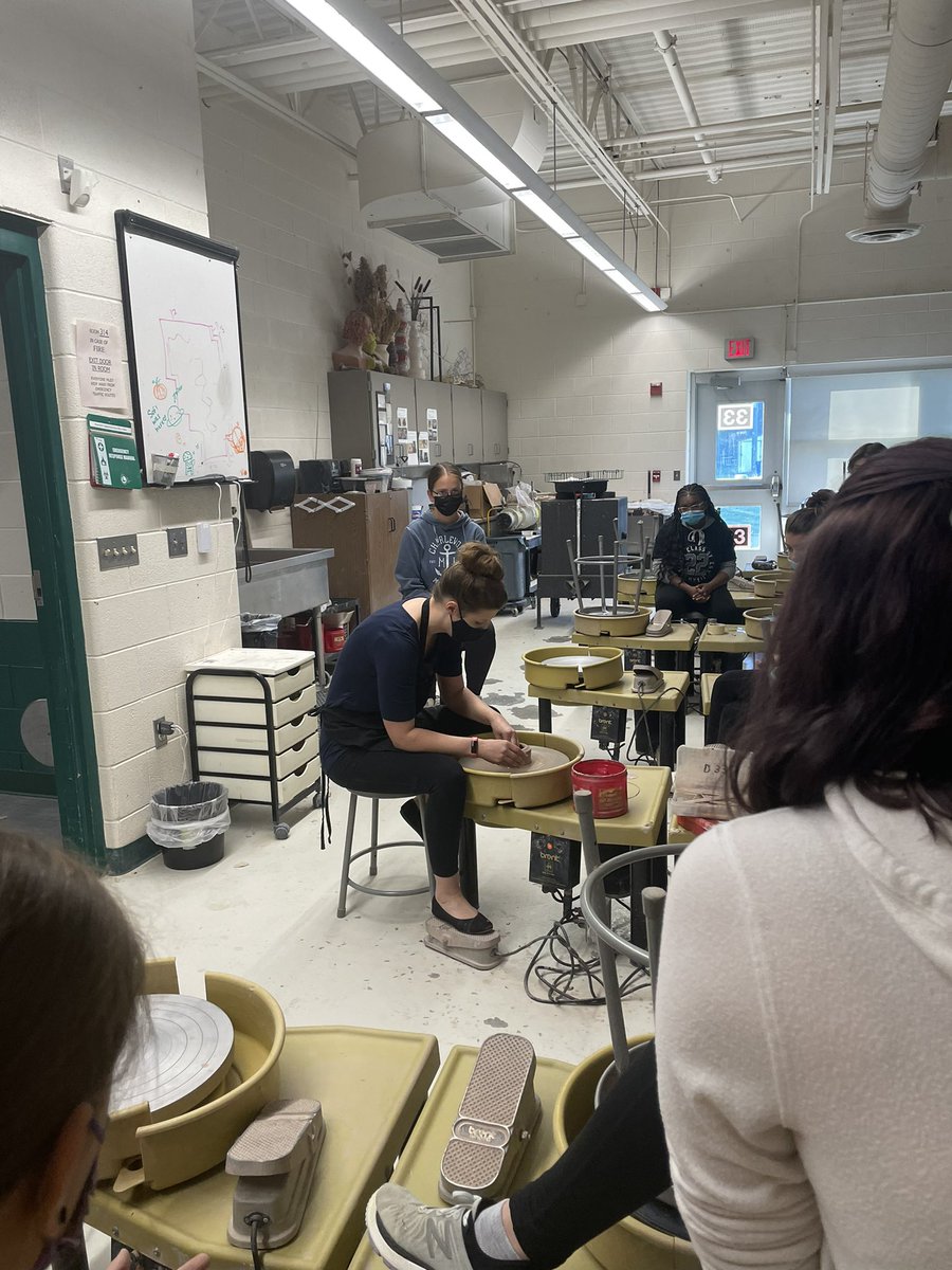 Mr_Burden_TA's tweet image. Day 18: Students learning to make pottery in Ms. Feeney’s class today. #AlwaysLakeOrion #AdminChallenge #180DaysOfLO