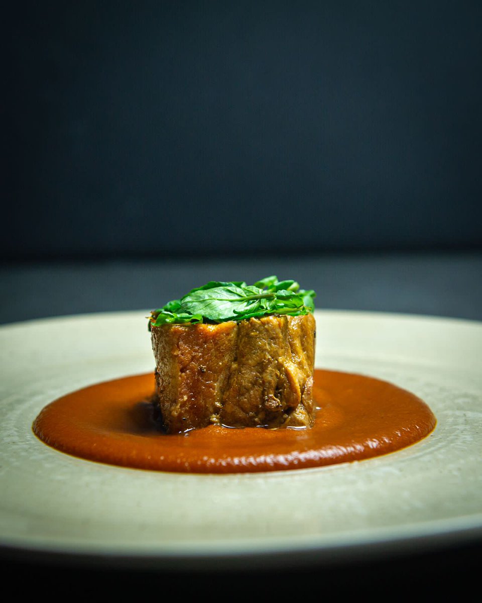 Pork belly en mole de fruta.

#MenúSugerenciaDelChef