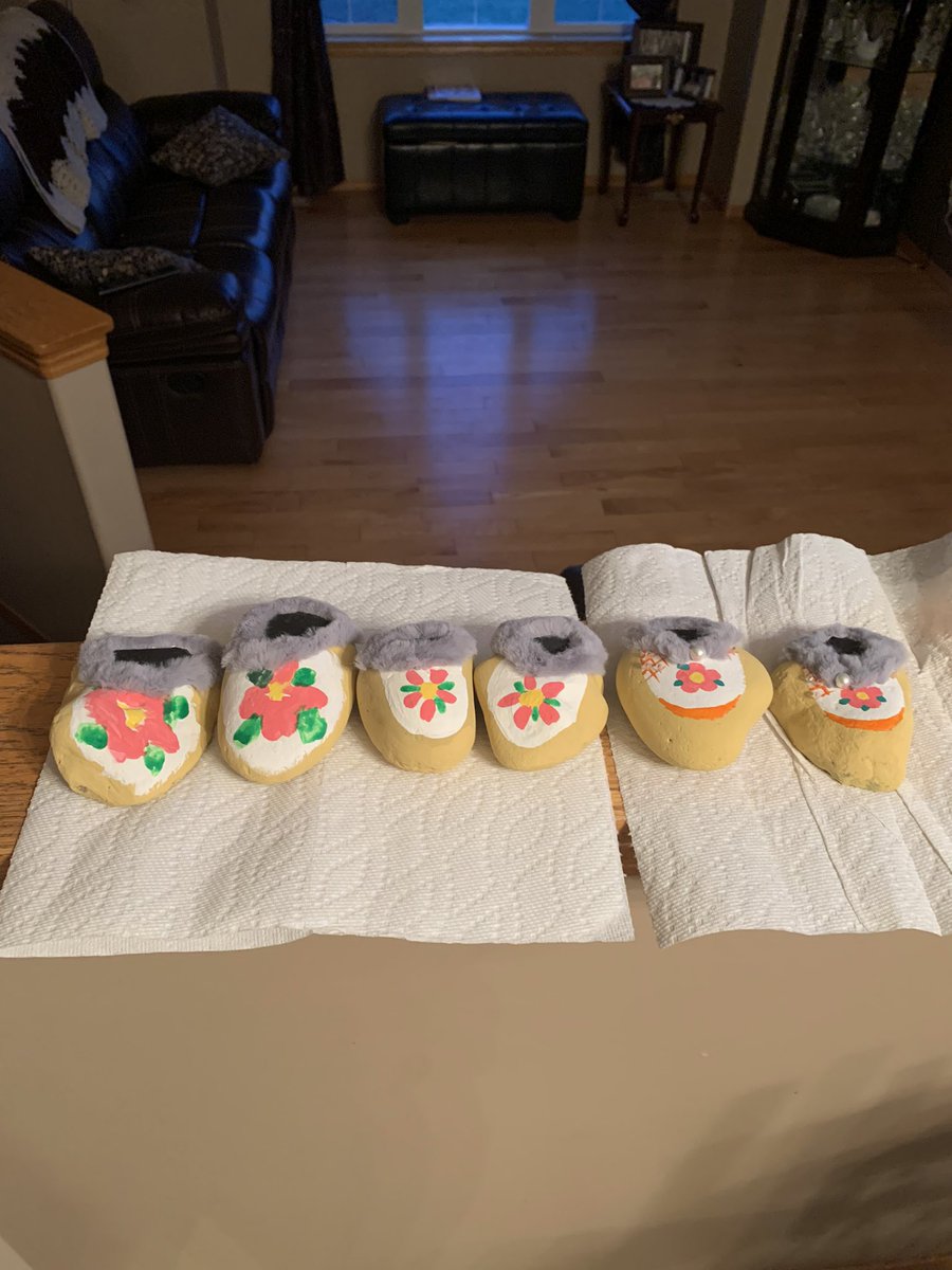 A day of Truth and Reconciliation, painted some moccasins! What a great idea for integrating FNMI and art in the classroom! #EveryChildMatters #EDES301