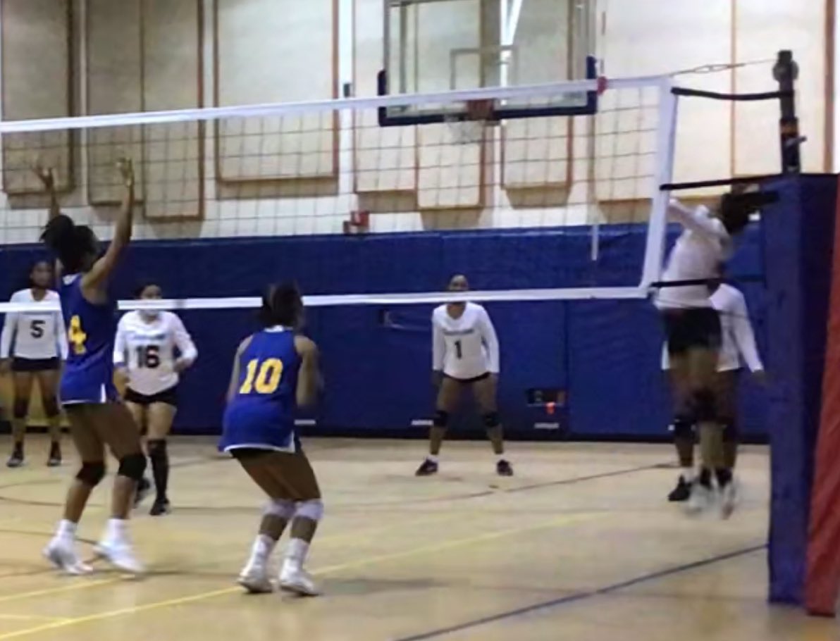 jojomctoy's tweet photo. @CHSAA_NYC Monsignor Scanlan remained unbeaten after a hard fought win over Cathedral High 3-2 @ Cathedral 23-25 25-21 25-21 15-25 15-8 https://t.co/nYqOqULZ0e