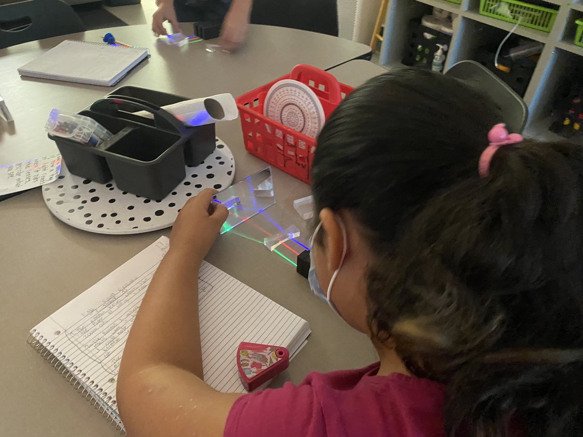 jjgib4science's tweet photo. Allowing students to act like scientists by exploring how light energy travels  gives them opportunities to “figure things out” on their own so they are more likely to understand the concept. @LISDScience @MrsCunningham5_ @Camey_ES https://t.co/5GNwAjvIJN