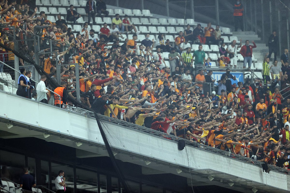 KriptoKINGKONG's tweet photo. Tribün de sırt sırta vererek Fransızların sesini kesen Fenerbahçe ve Galatasaray Taraftarlarını canı gönülden kutlarım. Galatasaray’ın yenmesini çok istedim ama olmadı. En nefret ettiğim ırk Fransızlar olabilir çok kansızlar. #MARVGS https://t.co/c6uFVlsUhz