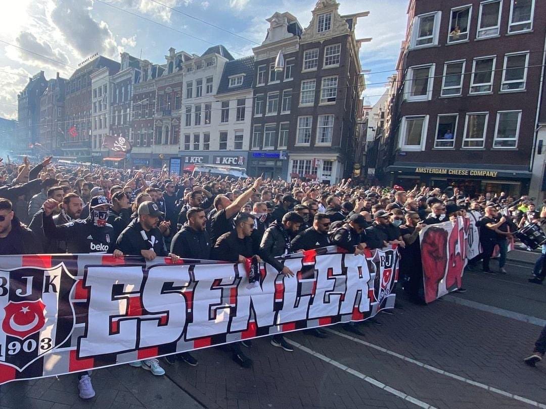 Bloesem chrysant Silicium European Scenes on Twitter: "Beşiktaş fans in Amsterdam!  https://t.co/AJjtG1wki7" / Twitter