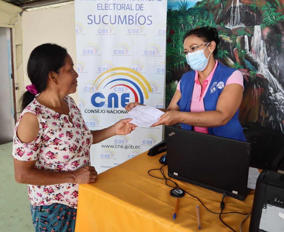 cnesucumbios's tweet photo. #CNEInforma | Con el objetivo de acercar nuestros servicios a territorio, esta mañana visitamos la comuna #Taruka del cantón #Cascales, donde los ciudadanos del sector accedieron al cambio de domicilio electoral. https://t.co/36aLF7PrD8