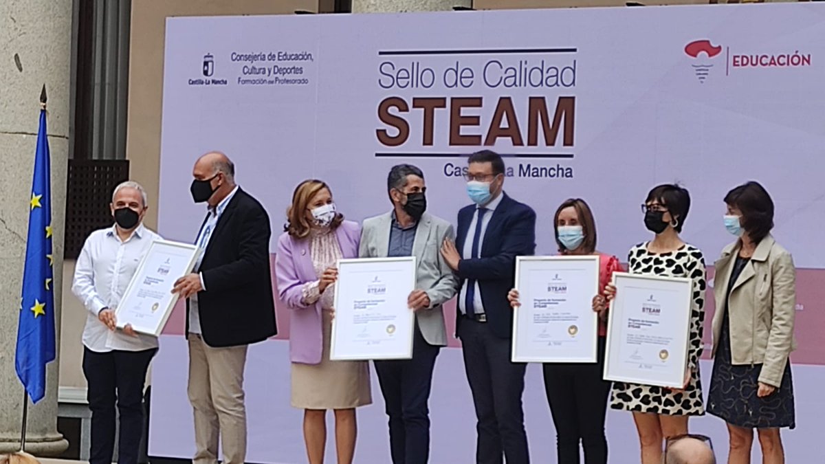 javier_delicado's tweet photo. Hoy hemos estado en Toledo representando al @CEIP_Claudio en la entrega del Sello de Calidad STEAM. Un acto muy bonito y emocionante. #claudiomola #Steam https://t.co/cik1OtNoCL