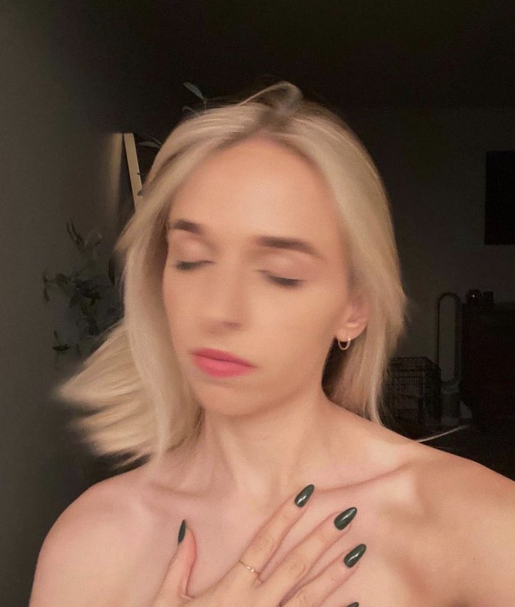 ctrljenn's tweet photo. @jennmcallister excuse me 🧍‍♀️ you look so pretty 🛐 https://t.co/ycrq1xWL6o