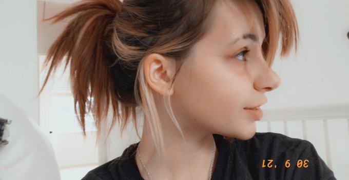 Messy hair while I work on the floor B) I be getting crazy with the hammer. https://t.co/RJyLtZtMNl