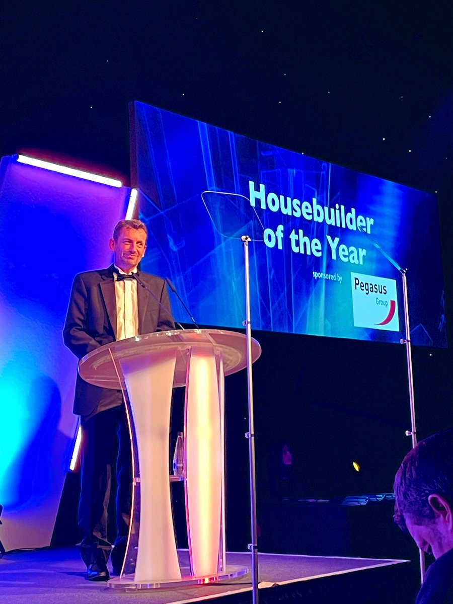Senior Director, Nigel Cussen presenting <a href="/BealHomes/">Beal Homes</a> with their award for Housebuilder of the Year! Congrats team 🏆