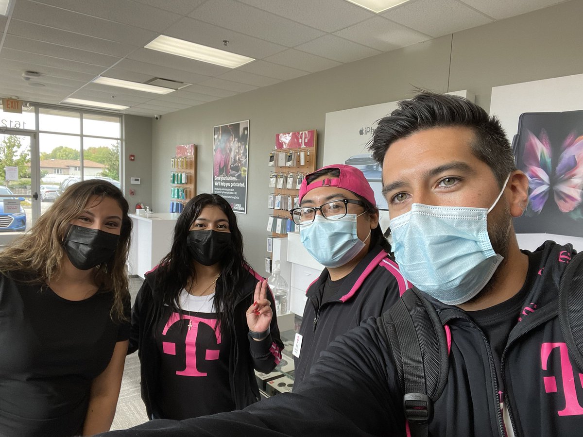 MagentaDama's tweet photo. Lockport celebrating October Eve with @elMagoMagenta and AE Partner #moblife #tprillinoussouth @mariajimenezz4 https://t.co/WB0oEtKGa4