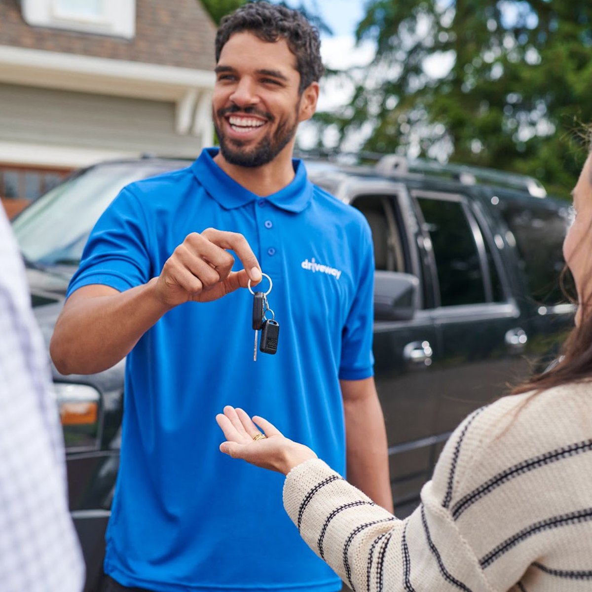 DrivewayHQ's tweet photo. We live for this moment. Let us give you the keys, please. Shop new & used cars at https://t.co/Z7W0BULwYK and we’ll deliver your next ride right to your, well, driveway. 🚙
#WhatsinYourDriveway #AutoDoneEasy
#personaldelivery #cardeliveryservice #cardelivery #deliveryservice https://t.co/DyMyGSLHFu