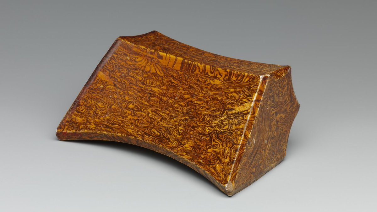 metmuseum's tweet photo. Lay your head, stay awhile.
As part of our #MetAccess program, each month we invite Deaf and Disabled artists to respond to works in The Met collection that spark curiosity or inspiration.
Today #AlexDoloresSalerno shares their thoughts on this Tang dynasty pillow: https://t.co/dUaGoyv0ne