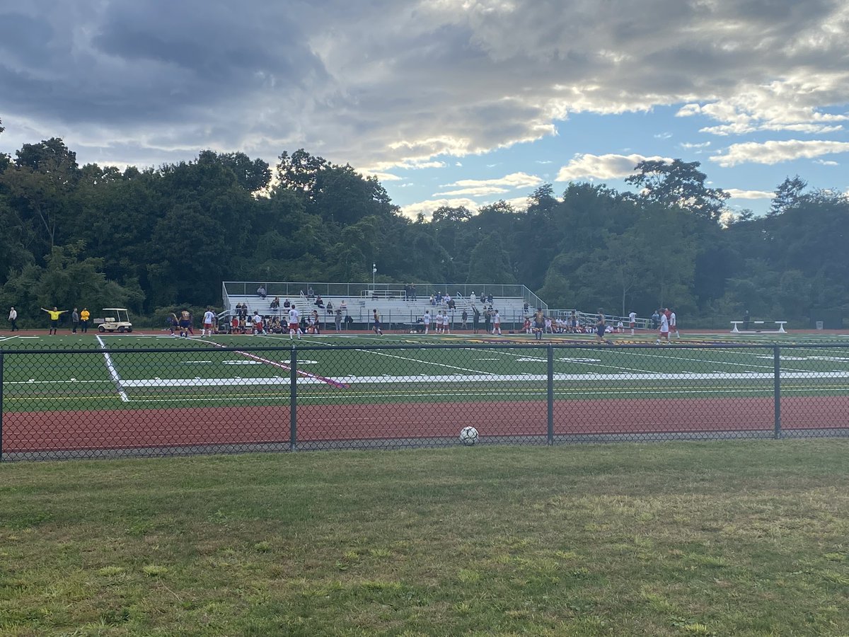 A beautiful day for some soccer! The <a href="/OysterBayHS/">OBHS</a> Girls and Boys Varsity Soccer teams were both in action this afternoon. Let’s go Baymen and Lady Baymen!
