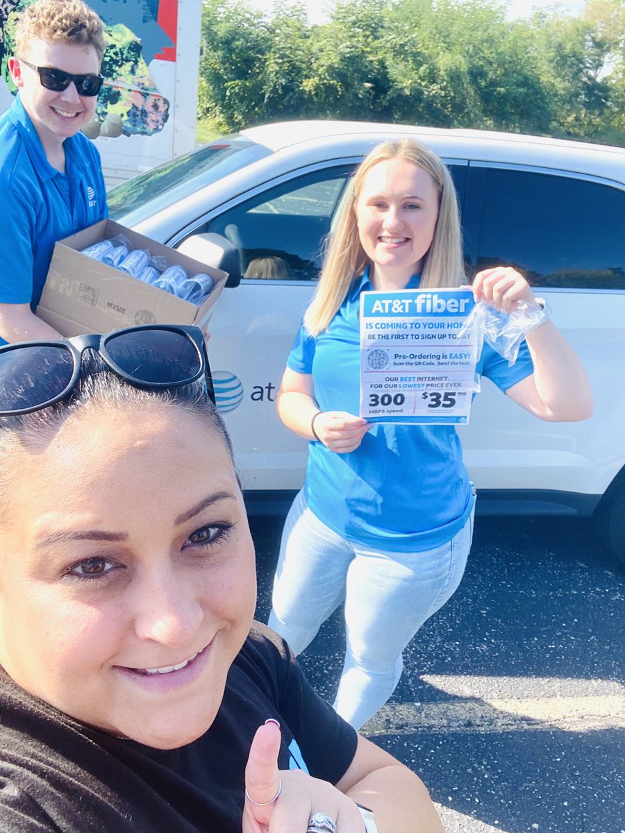 Pre gaming with door hanging! Out with the Spearhead Northridge team, letting the local neighborhoods know Fiber is coming! <a href="/GreaterLakesMkt/">Greater Lakes Market 🌊</a> #MakingWaves #Fiberhoodtakeover