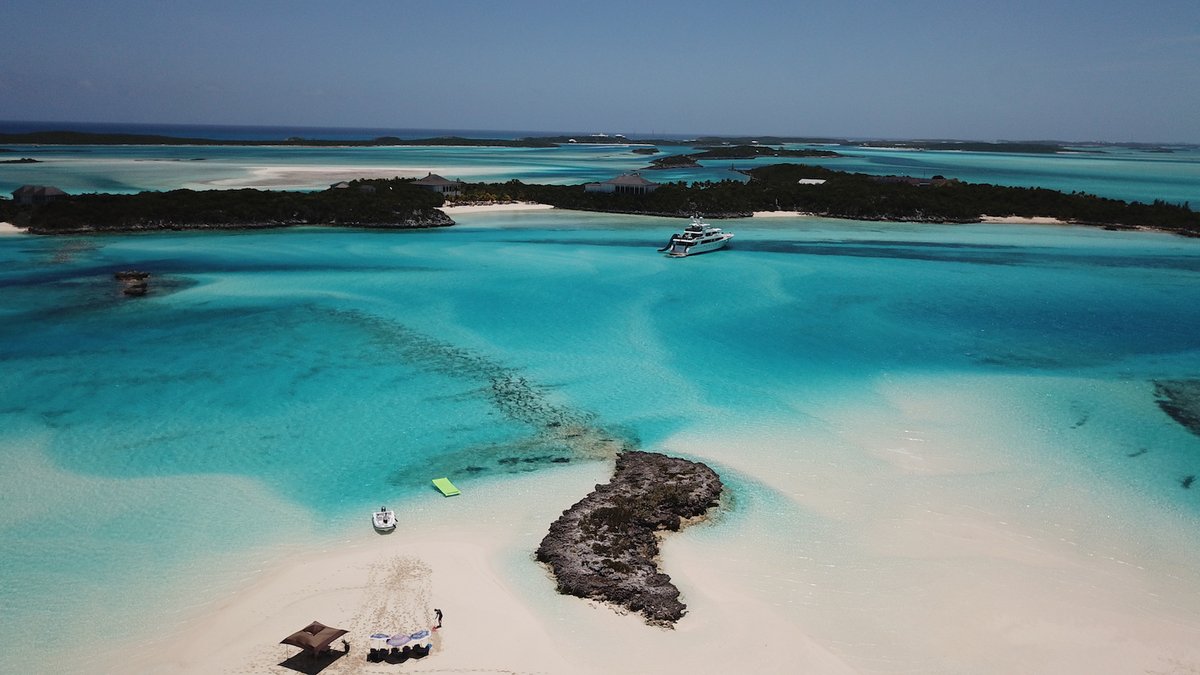 The Caribbean and the Bahamas are just perfect for luxury yacht charters, and over the winter months the rich and famous descend to party in the sunshine and disappear off to pristine remote islands. When there are so many destinations to discover

1yacht.com/top-crewed-lux…