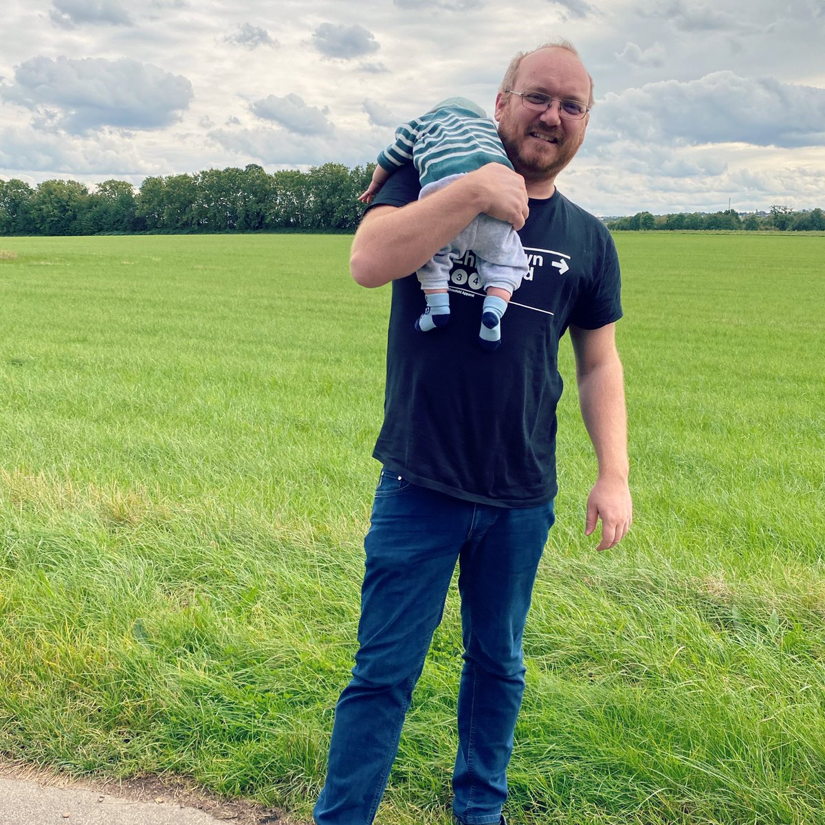 Happy birthday! One month (and a few min.) ago this small dude was born. He keeps us really busy — so that I didn’t find time to post a picture earlier 😂
Looking forward to the 2nd month 🍻