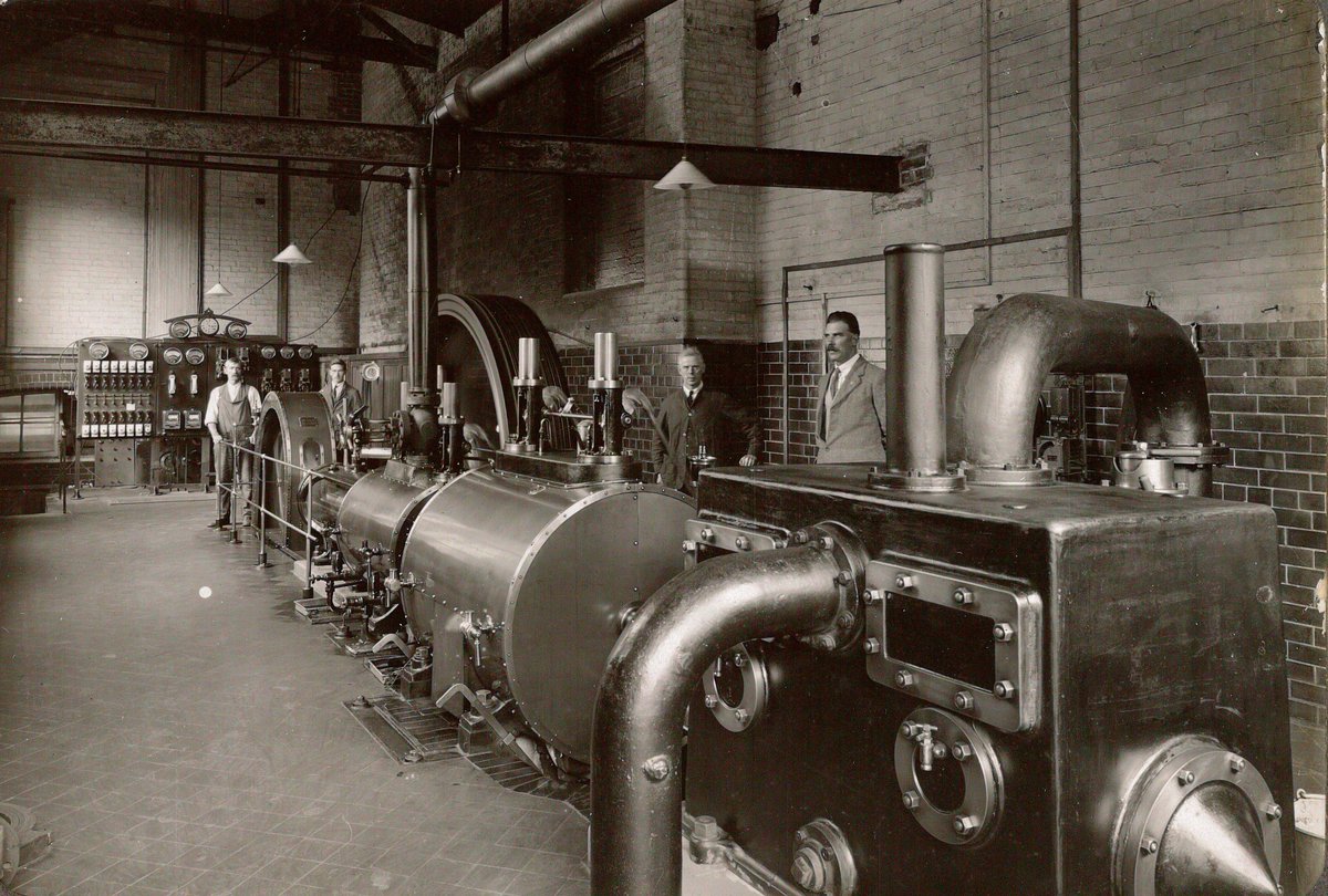 AlfredGillett's tweet photo. Meet ‘Anthony’ the steam engine! Installed in Street in 1910 he supplied power to @Clarksshoes HQ and the rest of Street which wasn't added onto the National Grid until 1931! Find out more about steam engines at the @wzlet open day this weekend 🙂 https://t.co/oLloYMvPuC