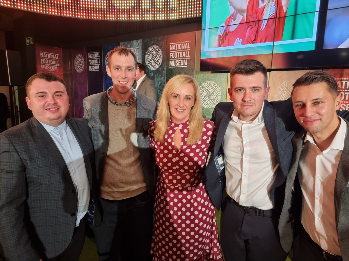 Great night at the <a href="/groceryaid/">GroceryAid🌈</a> fundraiser - <a href="/GNev2/">Gary Neville</a> <a href="/traceynev/">Tracey Neville MBE</a> were amazing company!