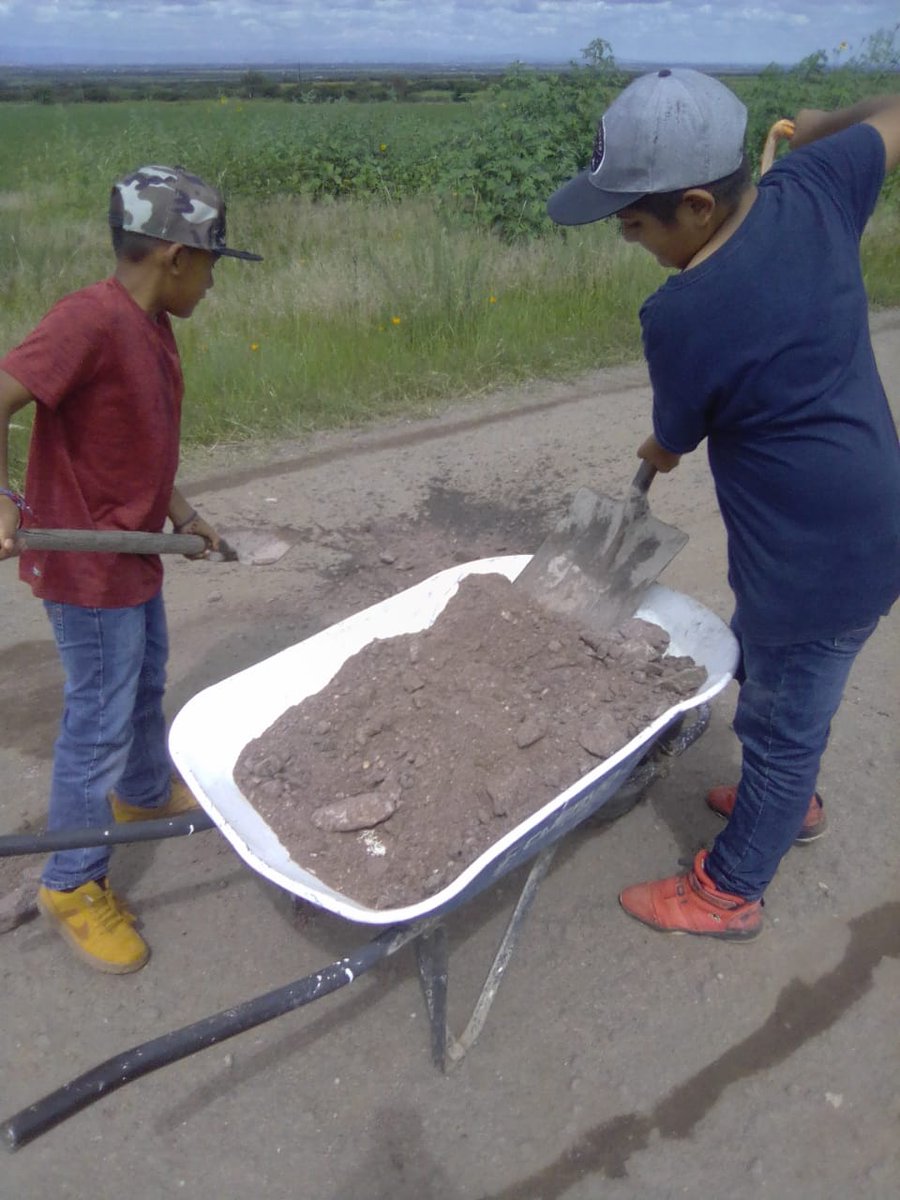 Bochocnc's tweet photo. La comunidad d Mariano Matamoros se organiza al ver ningún orden de gobierno le resuelve sus peticiones relacionadas con su camino hacemos un atento llamado a las autoridades corresp @DurangoCap @SECOPEdurango @JorgeSalum @AispuroDurango @DAVIDPAYANGRO @danisotto @CastrellonDgo https://t.co/2ZSt1mb64w