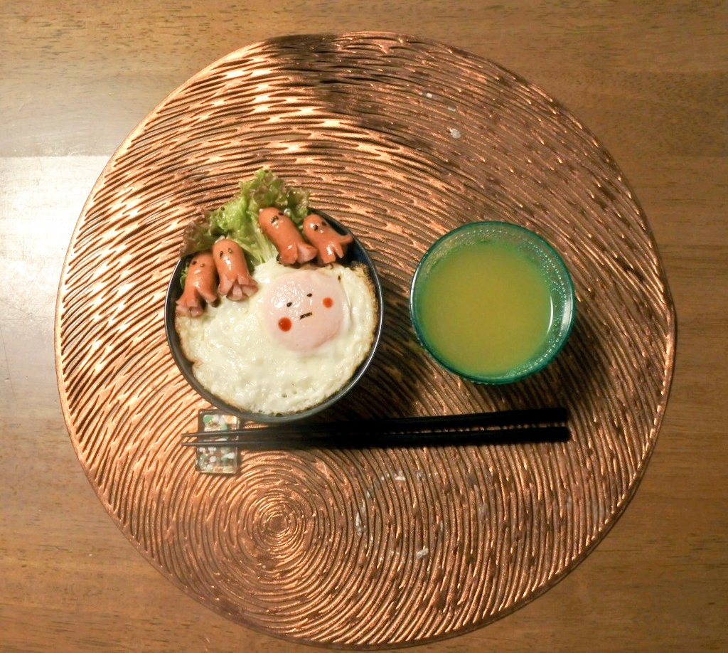 8frDcu8's tweet photo. おはようございます☀️
息子ちゃんの朝ご飯🍚🥢🥚🍳
お花のつもりが…
タコになってもうた…🐙
#おはようございます
#朝ご飯
#たまごだいすき https://t.co/MQB1GOAEq2