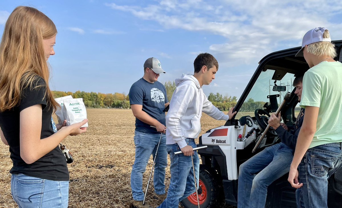 NDSCS_Ag's tweet photo. Soybean harvest wrapped up yesterday  - moving on to soil sampling at the NDSCS Kosel Family Land Lab.

Soils and precision students completed grid, zone, and whole field composite samples to compare sampling strategies and determine fertility recs for #plant22 https://t.co/FlliJsCrK3
